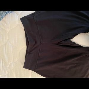 Black active crop pant